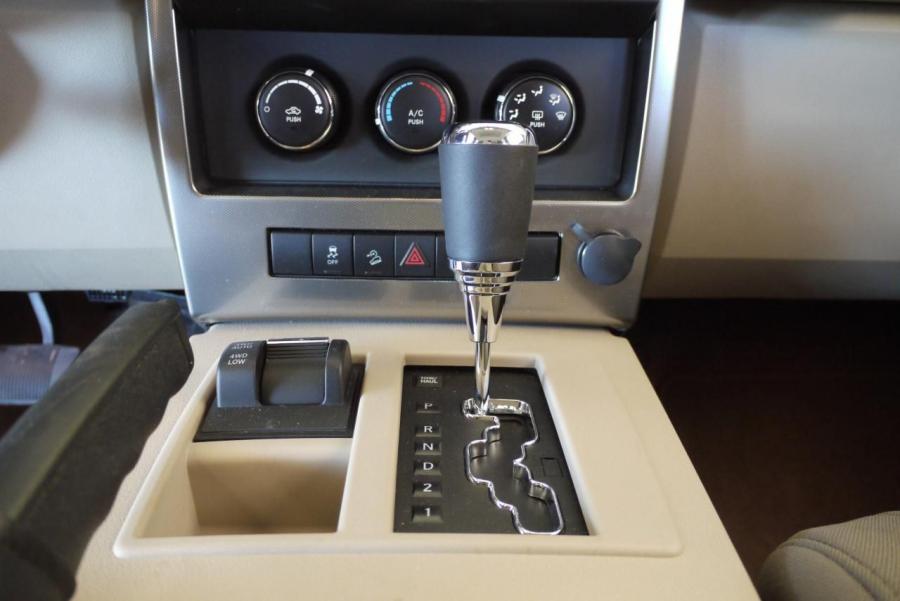  Jeep Liberty Sport 2010 года  (фото 18 из 37)